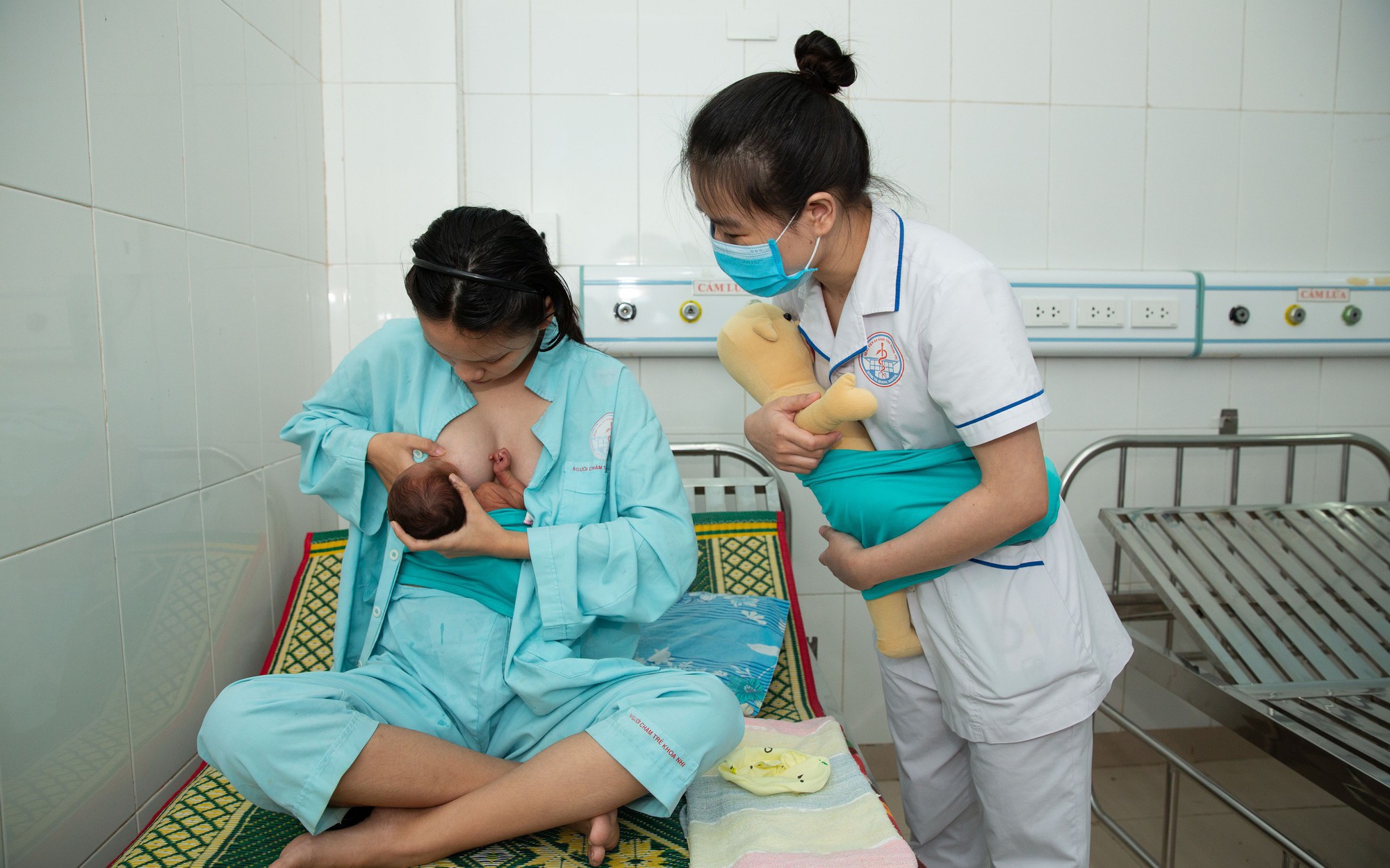 Nâng cao kiến thức thực hành nuôi con bằng sữa mẹ cho bà mẹ vùng dân tộc thiểu số