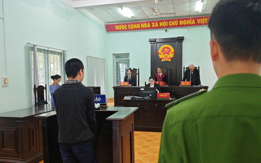 Đâm 2 người thân trọng thương, thanh niên ở Lâm Đồng lĩnh án 15 năm tù- Ảnh 2.