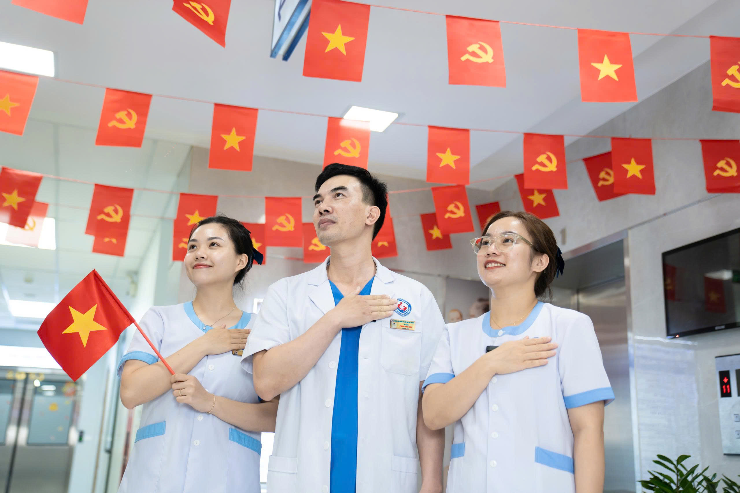 Hải Phòng rực rỡ cờ hoa, thầy trò và y bác sĩ hân hoan mừng 80 năm Quốc khánh- Ảnh 18. Hải Phòng rực rỡ cờ hoa, thầy trò và y bác sĩ hân hoan mừng 80 năm Quốc khánh- Ảnh 18.
