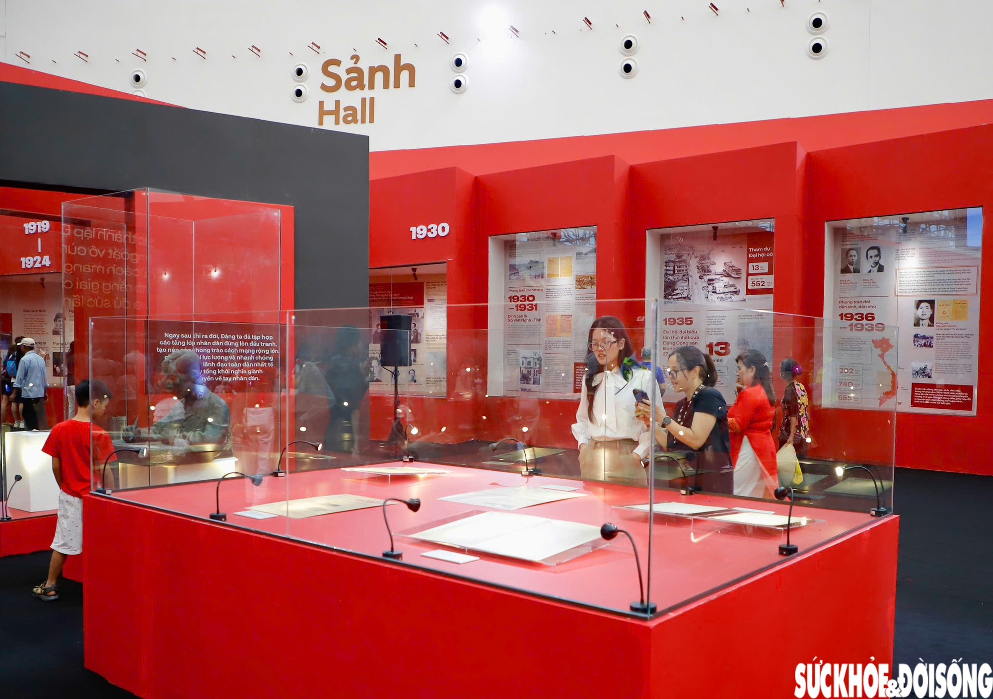 Tái hiện những mốc son chói lọi trong "95 năm cờ Đảng soi đường"- Ảnh 8. Tái hiện những mốc son chói lọi trong "95 năm cờ Đảng soi đường"- Ảnh 8.