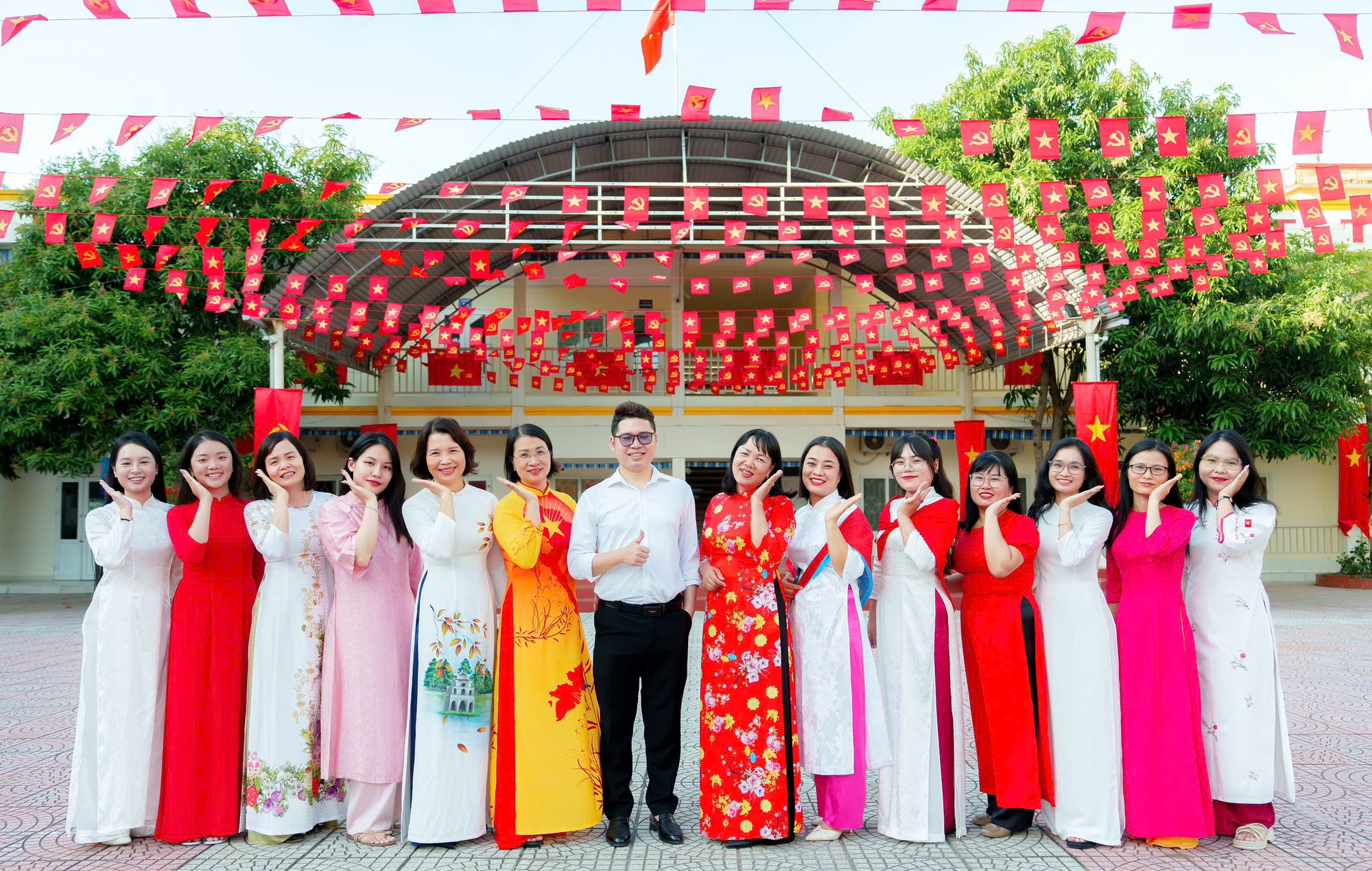 Hải Phòng rực rỡ cờ hoa, thầy trò và y bác sĩ hân hoan mừng 80 năm Quốc khánh- Ảnh 4.
