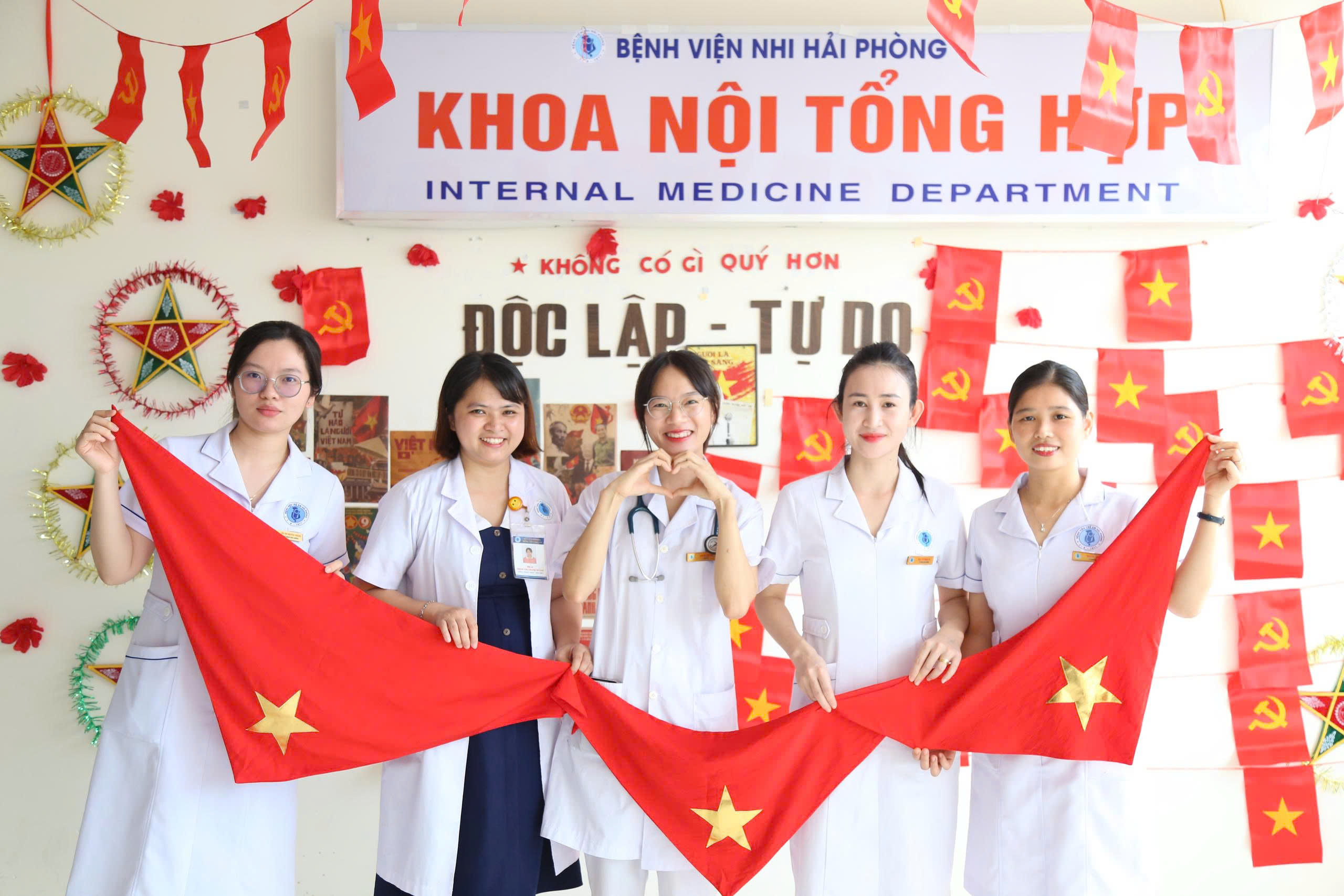 Hải Phòng rực rỡ cờ hoa, thầy trò và y bác sĩ hân hoan mừng 80 năm Quốc khánh- Ảnh 10.