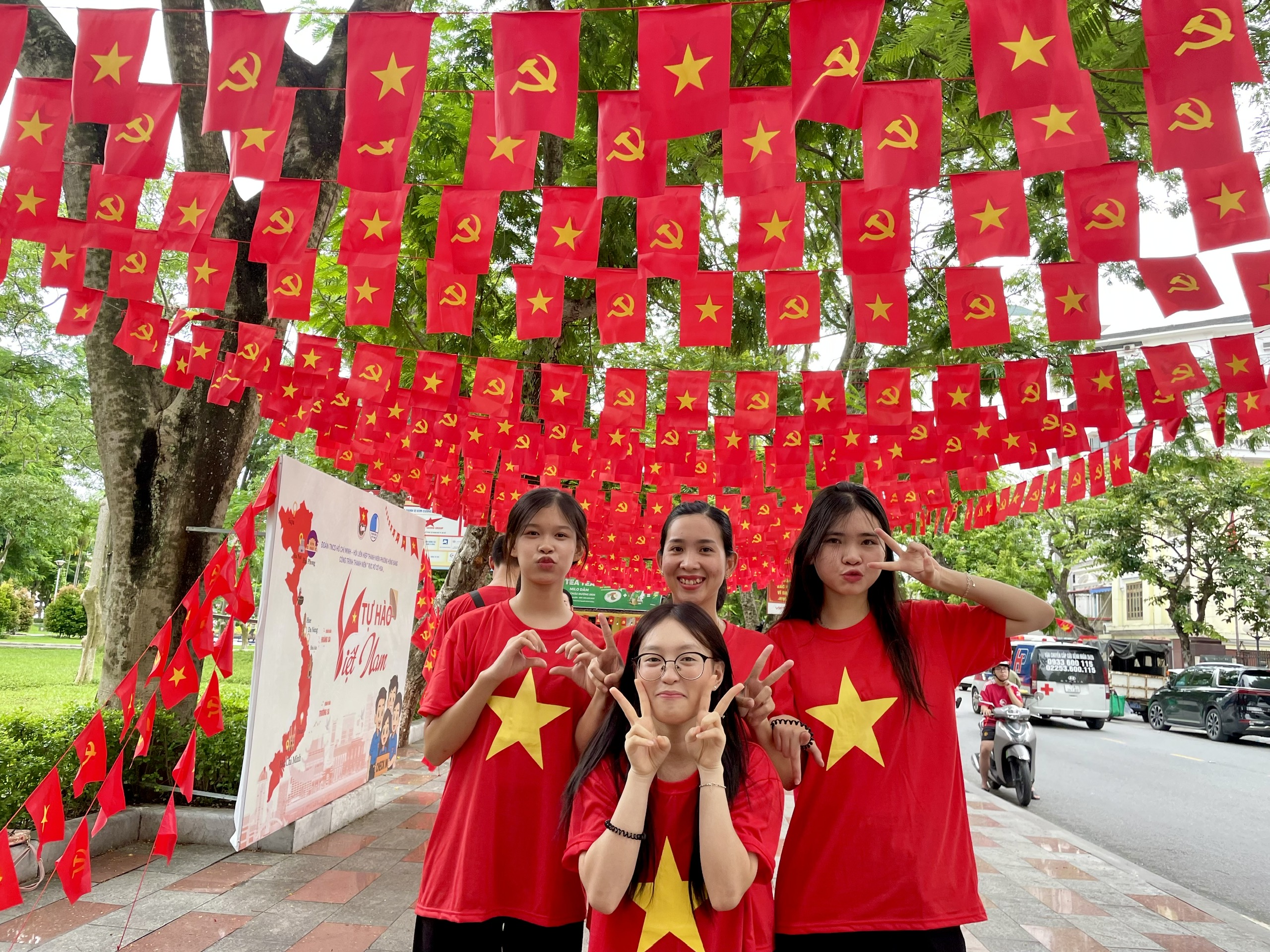 Hải Phòng rực rỡ cờ hoa, thầy trò và y bác sĩ hân hoan mừng 80 năm Quốc khánh- Ảnh 23.