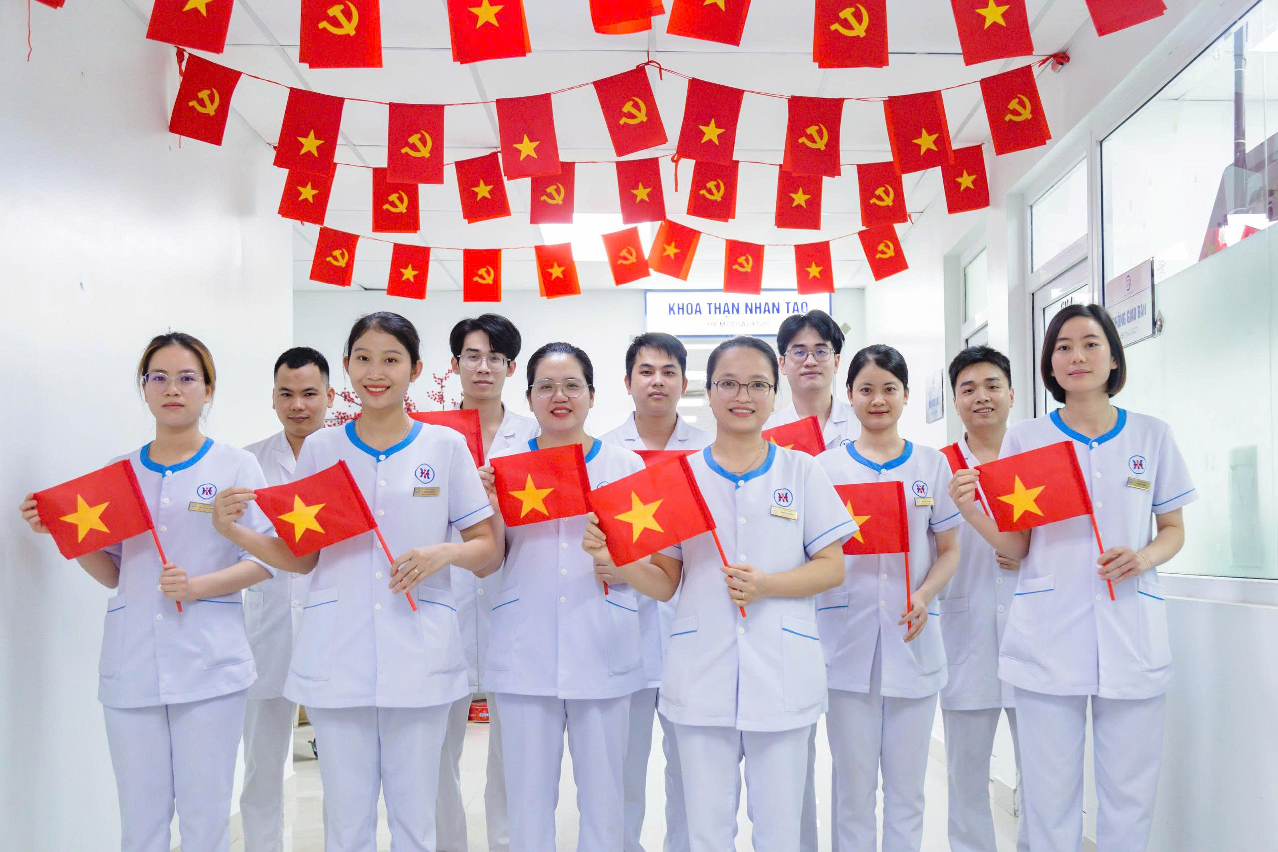 Hải Phòng rực rỡ cờ hoa, thầy trò và y bác sĩ hân hoan mừng 80 năm Quốc khánh- Ảnh 17.