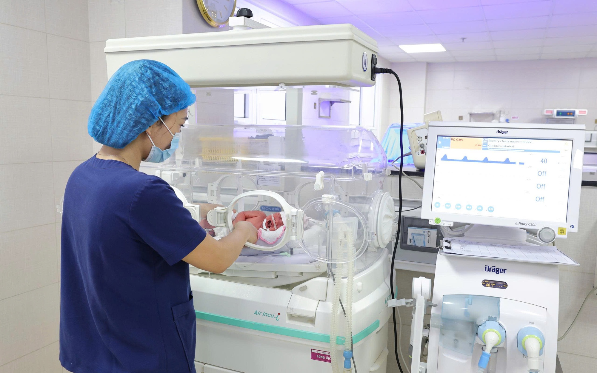 Cứu sống 3 mẹ con bị sa dây rốn nguy hiểm