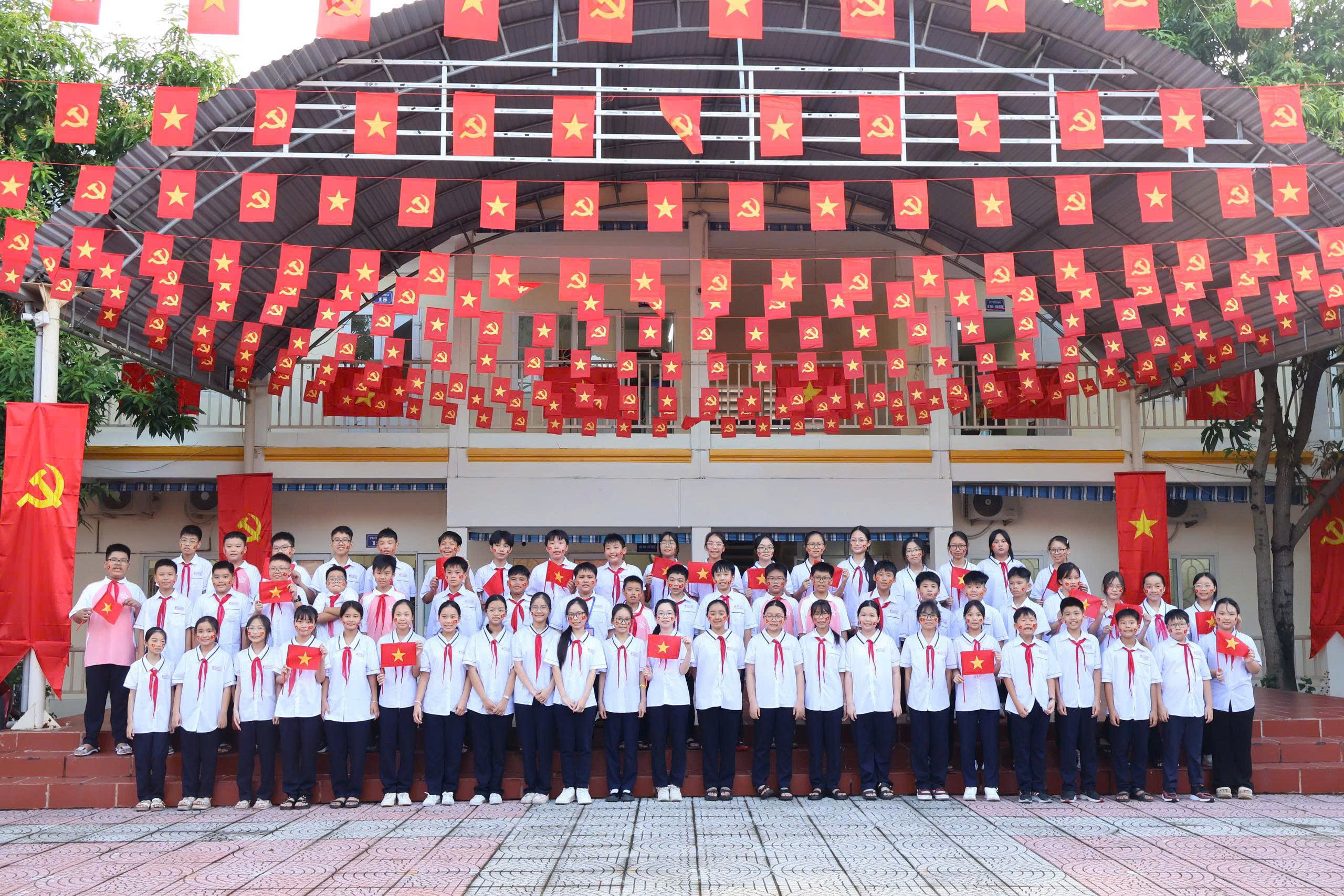 Hải Phòng rực rỡ cờ hoa, thầy trò và y bác sĩ hân hoan mừng 80 năm Quốc khánh- Ảnh 6.