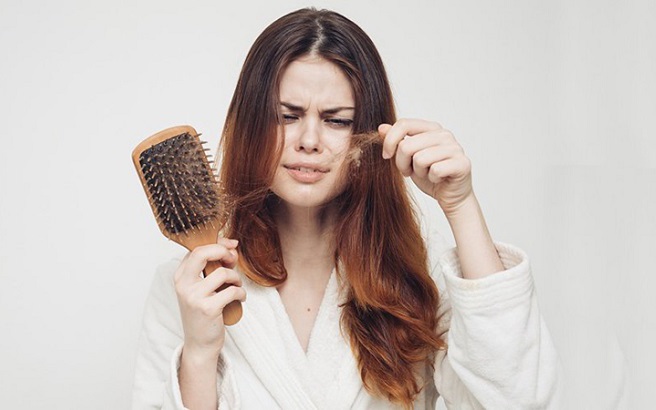 Các phương pháp chữa trị rụng tóc và tác dụng phụ nên biết