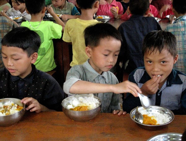 Tổ chức bữa ăn gia đình đủ dưỡng ở vùng núi theo mô hình tháp dinh dưỡng- Ảnh 3. Tổ chức bữa ăn gia đình đủ dưỡng ở vùng núi theo mô hình tháp dinh dưỡng- Ảnh 3.