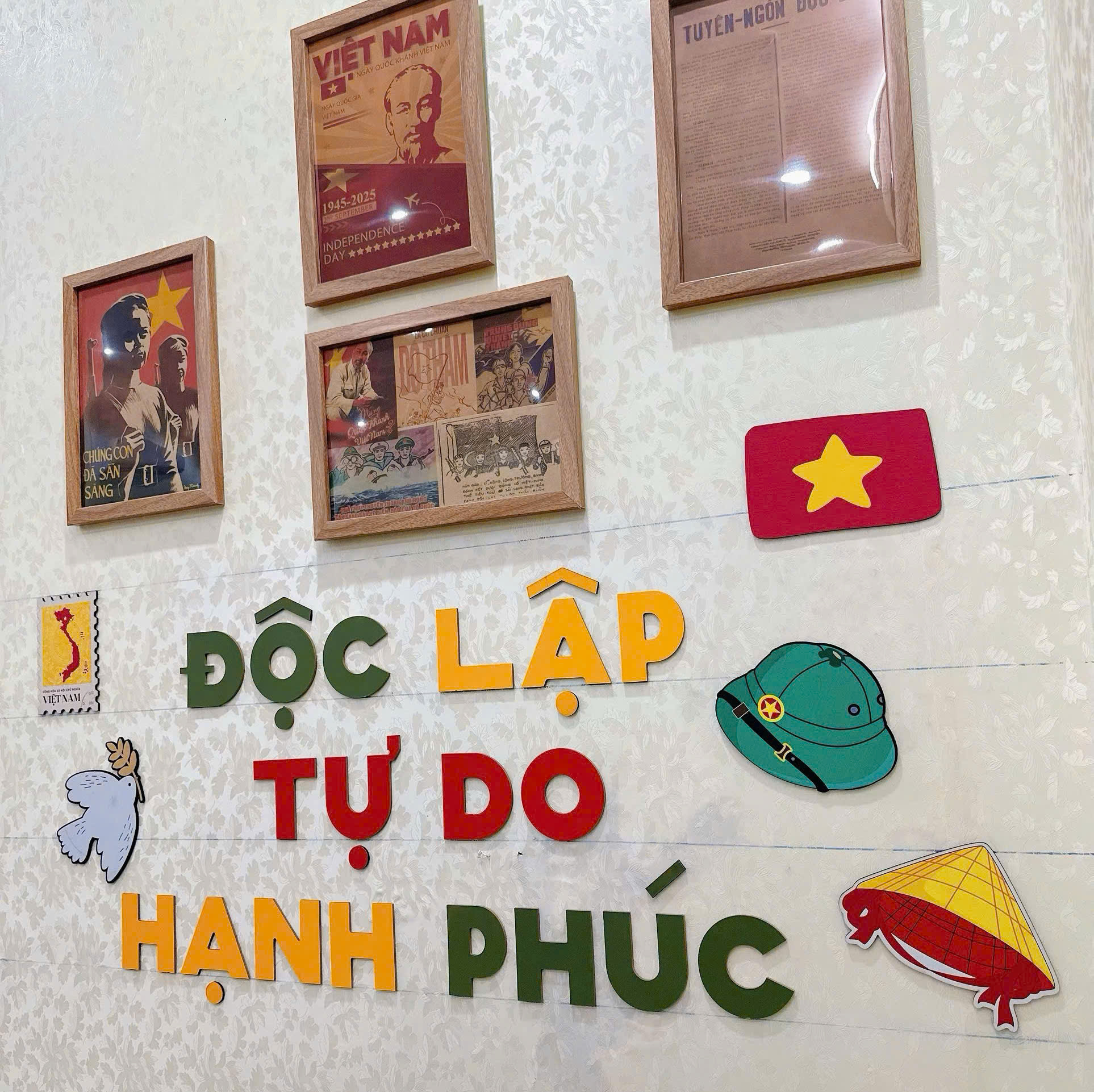 Hải Phòng rực rỡ cờ hoa, thầy trò và y bác sĩ hân hoan mừng 80 năm Quốc khánh- Ảnh 14.