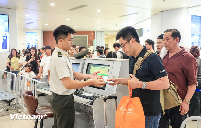 Bến xe Hà Nội vắng vẻ, khách bay tăng cao trước ngày nghỉ lễ Quốc khánh 2/9- Ảnh 9. Bến xe Hà Nội vắng vẻ, khách bay tăng cao trước ngày nghỉ lễ Quốc khánh 2/9- Ảnh 9.