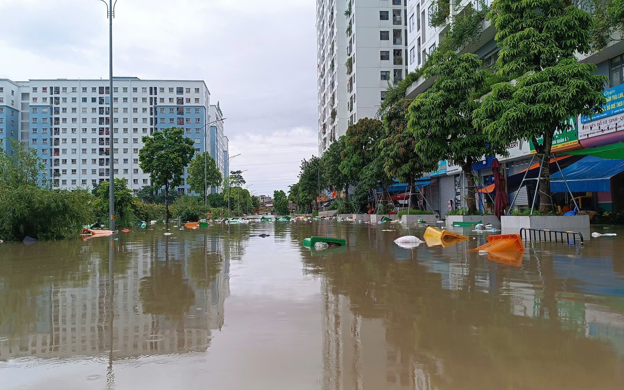 Mưa đá kèm dông lốc xuất hiện ở nhiều khu vực- Ảnh 3. Cảnh báo mưa rất lớn kèm lốc sét, mưa đá ở nhiều khu vực