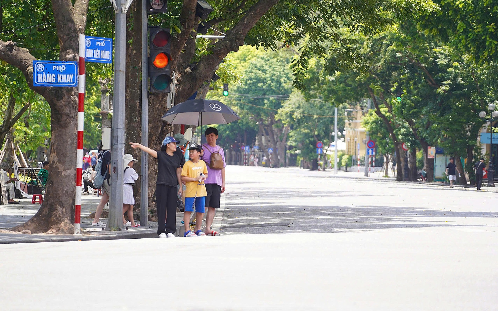 Miền Bắc nắng nóng trên 39 độ trước khi chuyển mưa dông