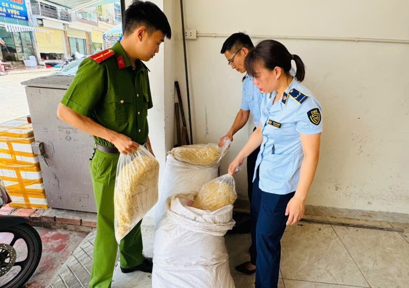 Mua 100 kg ruốc gà không rõ nguồn gốc qua Facebook về bán kiếm lời- Ảnh 1.