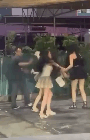 Vụ 3 cô gái đi hát karaoke bị hành hung: Nhóm đàn ông có thể đối diện với 2 tội danh- Ảnh 1.
