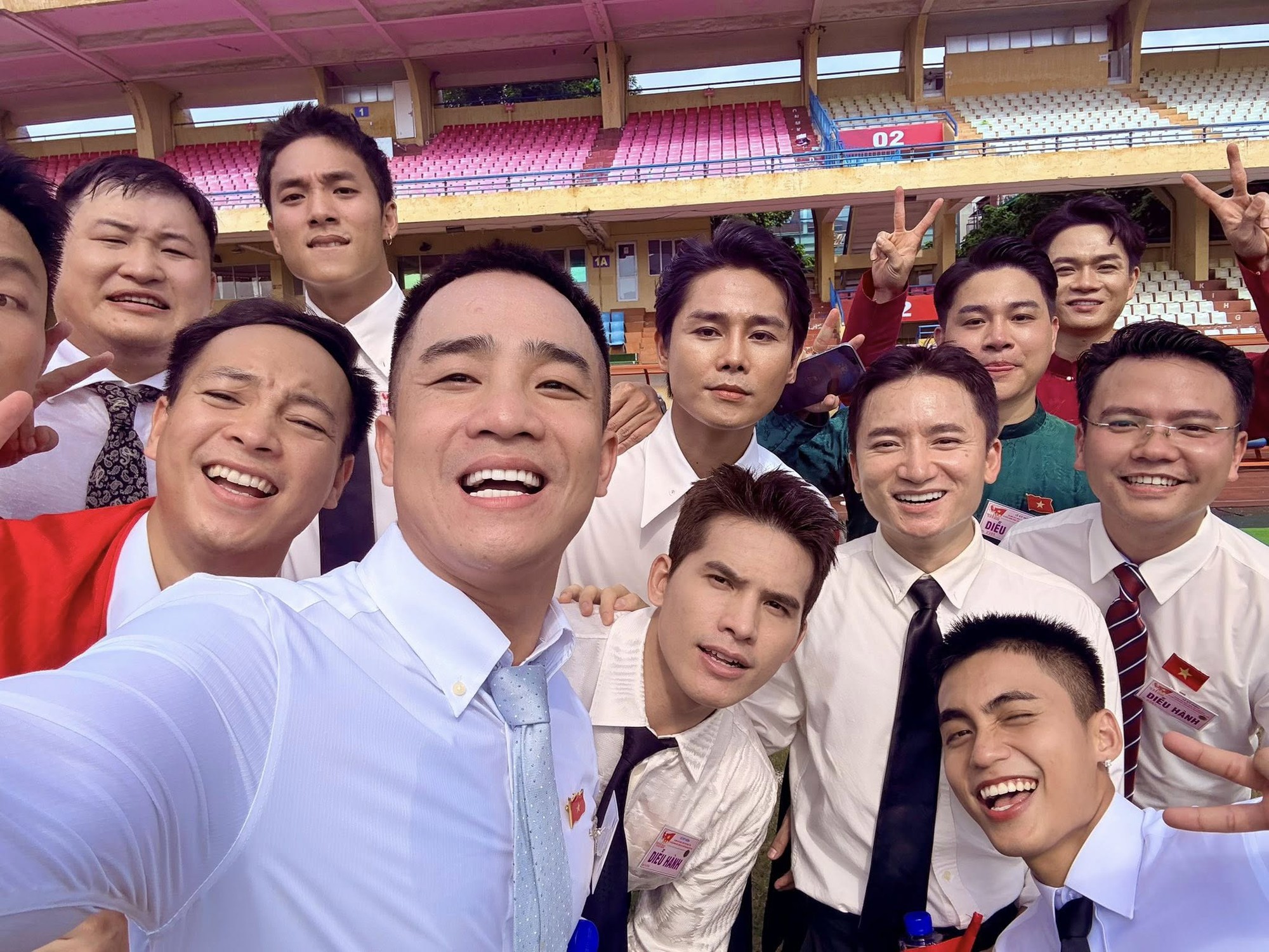 Hình ảnh đẹp của Hoa hậu Trần Tiểu Vy, Lương Thuỳ Linh tại Tổng duyệt A80- Ảnh 12. Hình ảnh đẹp của Hoa hậu Trần Tiểu Vy, Lương Thuỳ Linh tại Tổng duyệt A80- Ảnh 12.