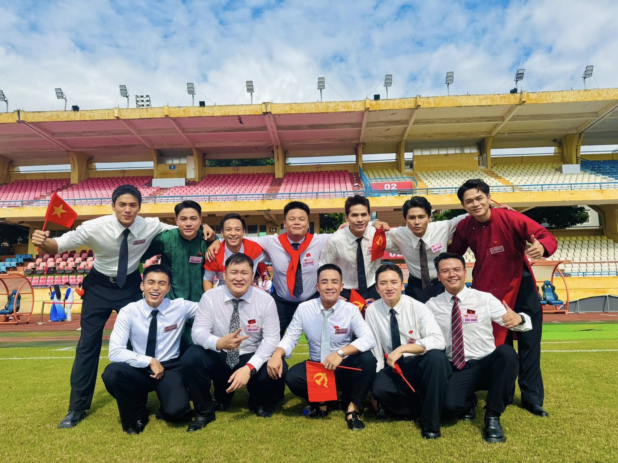 Hình ảnh đẹp của Hoa hậu Trần Tiểu Vy, Lương Thuỳ Linh tại Tổng duyệt A80- Ảnh 13. Hình ảnh đẹp của Hoa hậu Trần Tiểu Vy, Lương Thuỳ Linh tại Tổng duyệt A80- Ảnh 13.
