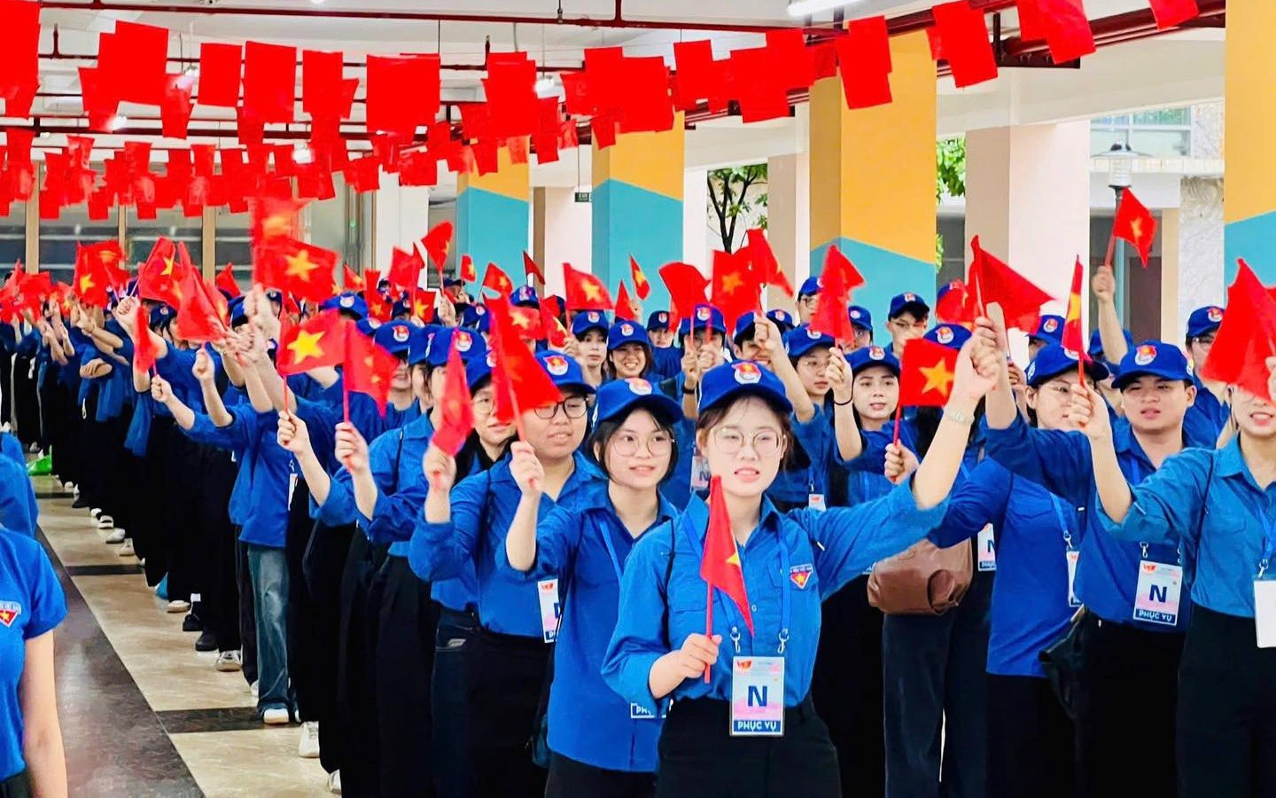 Hàng loạt trường đại học tặng mỗi sinh viên 100.000 đồng dịp Quốc khánh 2/9