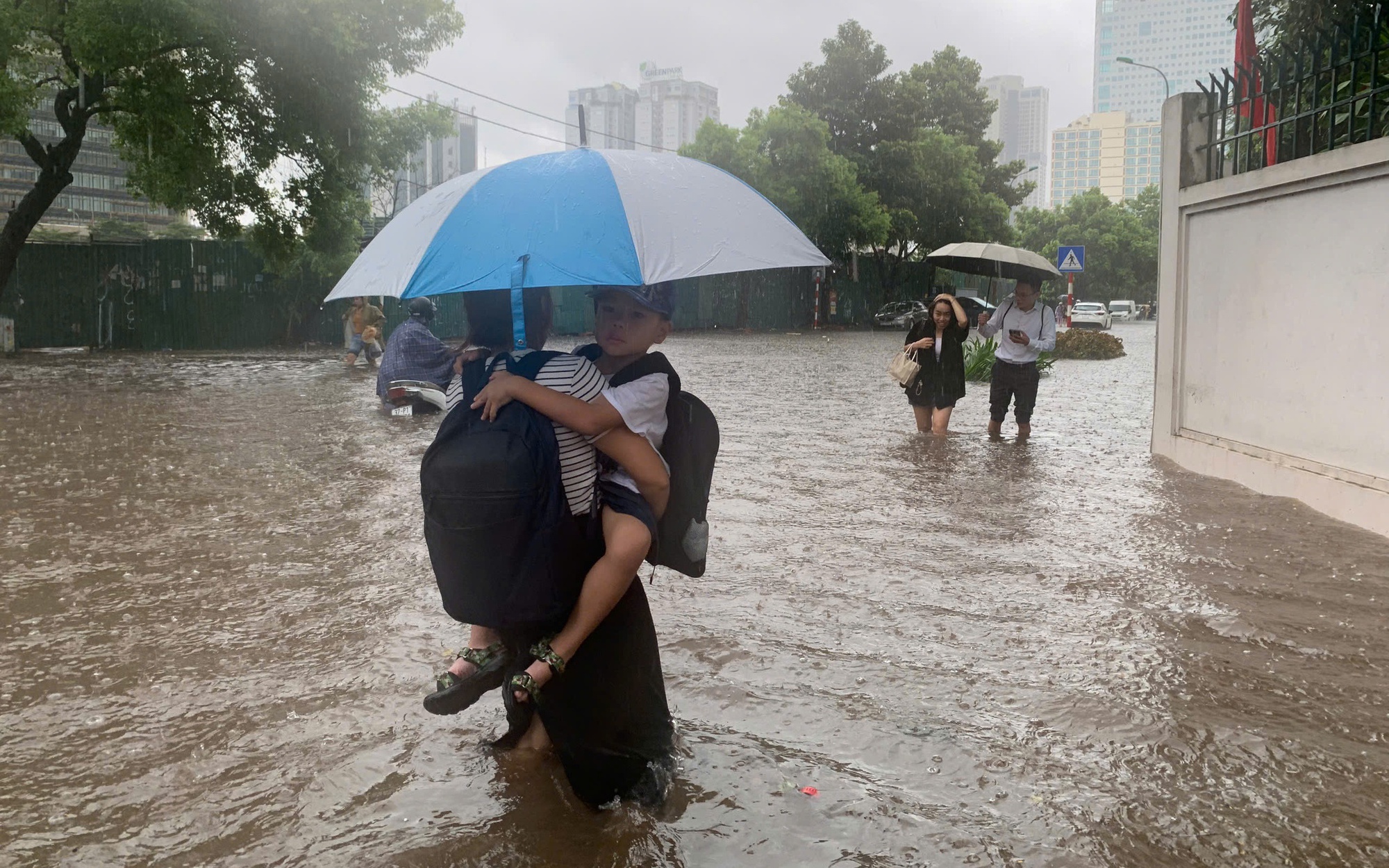 Bão tan, mưa dông còn tiếp diễn ở Bắc Bộ và Thanh Hóa, Hà Tĩnh