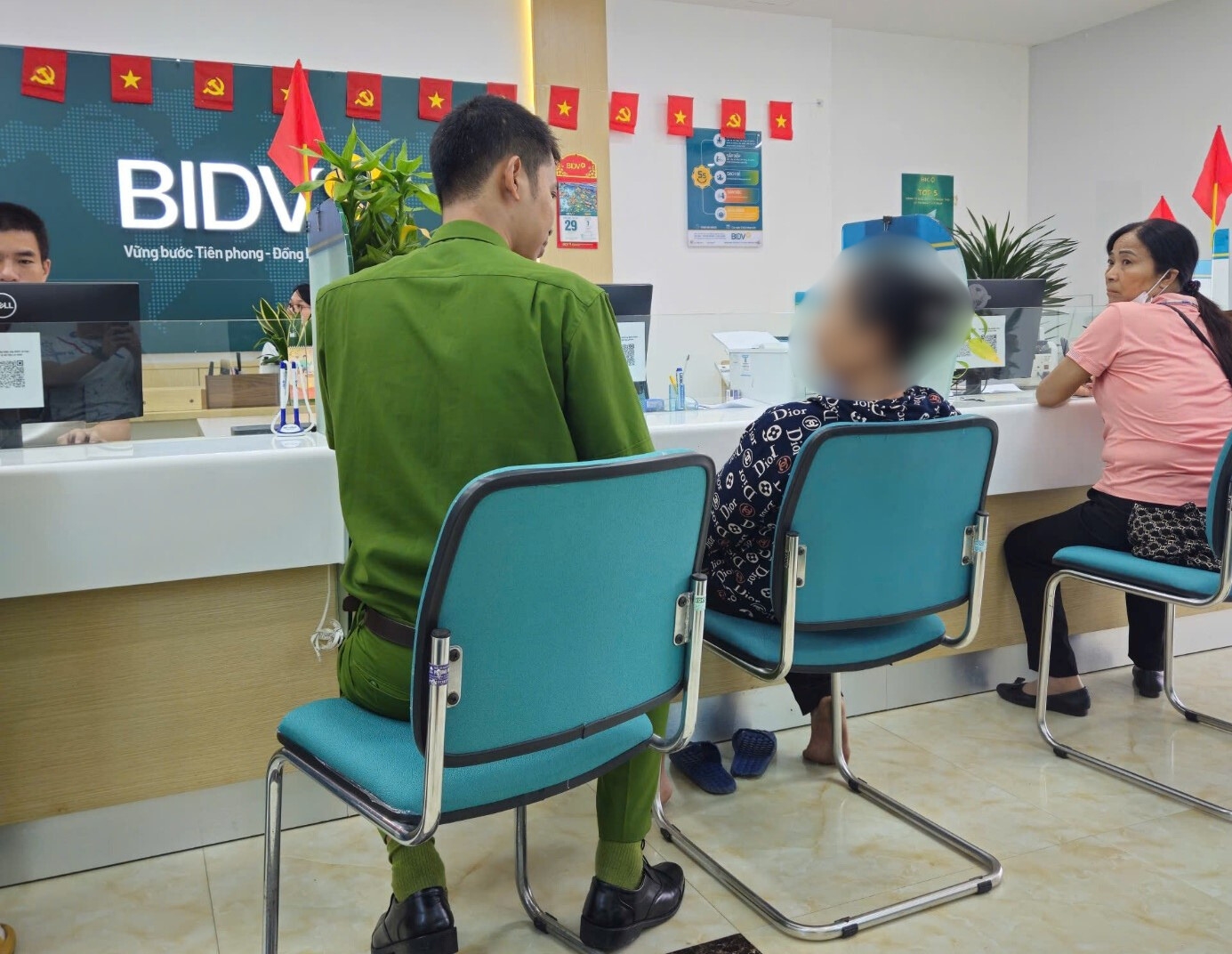 Người phụ nữ suýt mất 600 triệu vì mua hàng giá rẻ qua Zalo- Ảnh 1. Người phụ nữ suýt mất 600 triệu vì mua hàng giá rẻ qua Zalo- Ảnh 1.