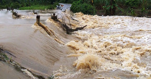 Đảm bảo an toàn đê điều ứng phó với lũ ở 3 tỉnh Trung Bộ; mưa lớn ở Hà Nội- Ảnh 2.