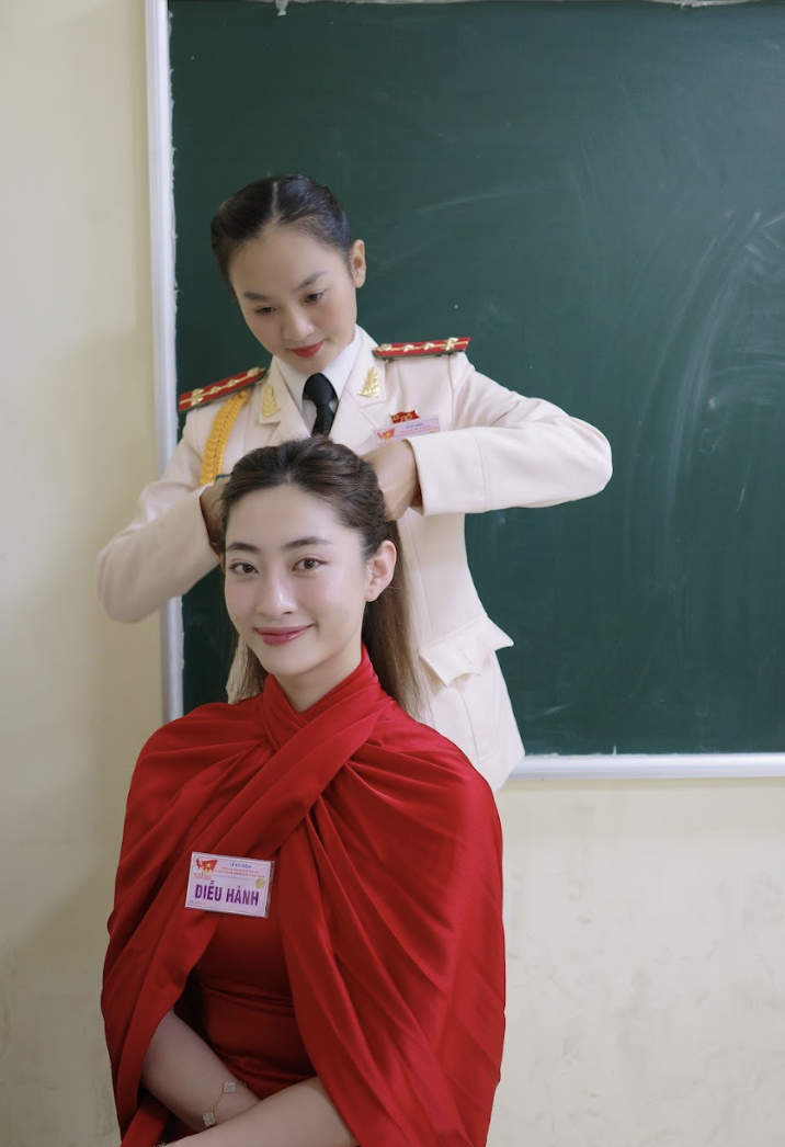 Hình ảnh đẹp của Hoa hậu Trần Tiểu Vy, Lương Thuỳ Linh tại Tổng duyệt A80- Ảnh 9. Hình ảnh đẹp của Hoa hậu Trần Tiểu Vy, Lương Thuỳ Linh tại Tổng duyệt A80- Ảnh 9.