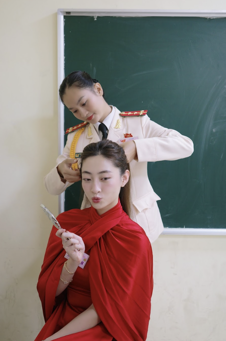 Hình ảnh đẹp của Hoa hậu Trần Tiểu Vy, Lương Thuỳ Linh tại Tổng duyệt A80- Ảnh 10. Hình ảnh đẹp của Hoa hậu Trần Tiểu Vy, Lương Thuỳ Linh tại Tổng duyệt A80- Ảnh 10.