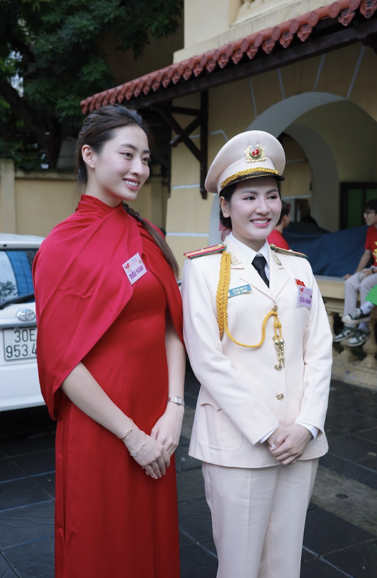 Hình ảnh đẹp của Hoa hậu Trần Tiểu Vy, Lương Thuỳ Linh tại Tổng duyệt A80- Ảnh 5. Hình ảnh đẹp của Hoa hậu Trần Tiểu Vy, Lương Thuỳ Linh tại Tổng duyệt A80- Ảnh 5.