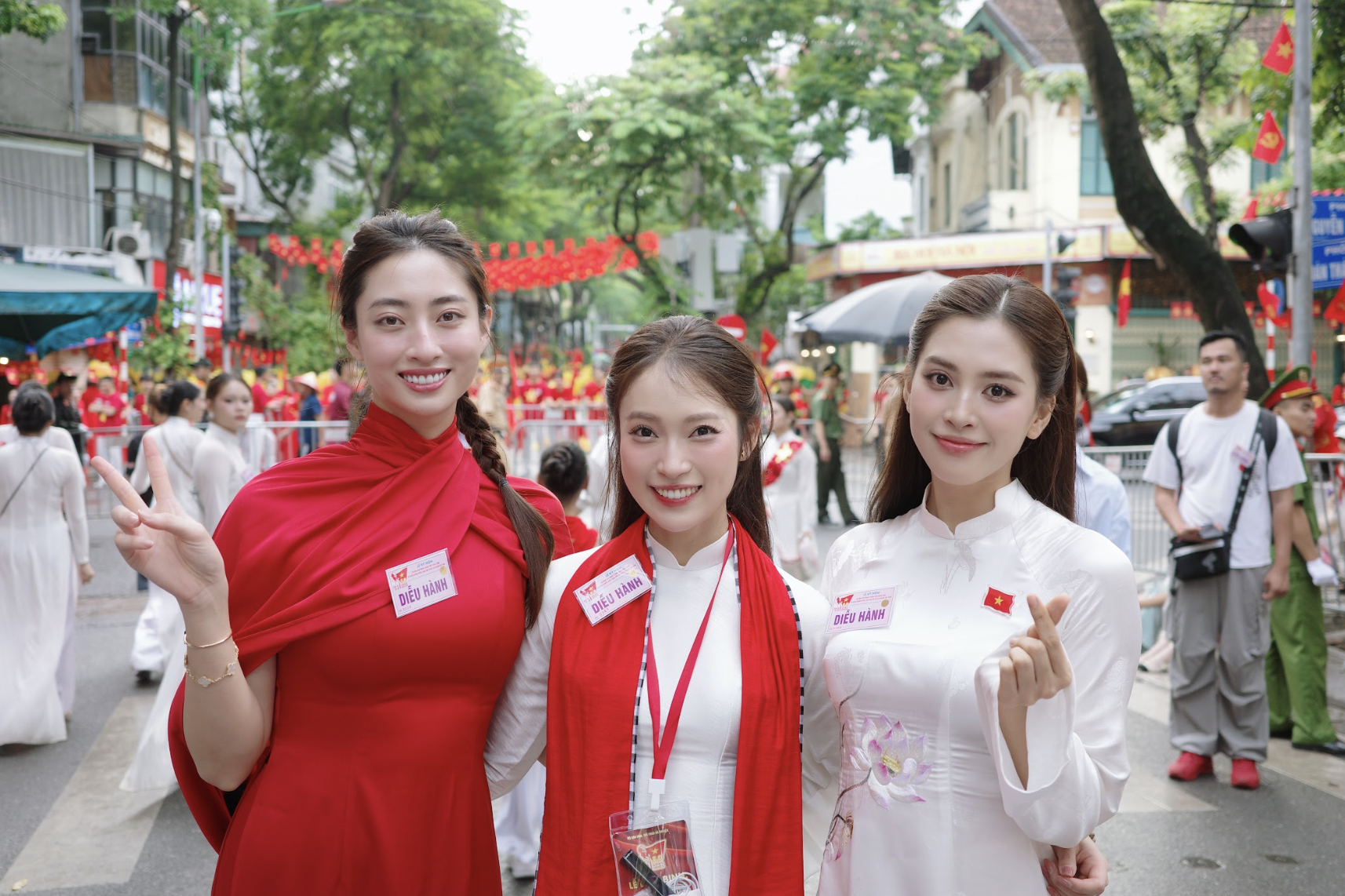 Hình ảnh đẹp của Hoa hậu Trần Tiểu Vy, Lương Thuỳ Linh tại Tổng duyệt A80- Ảnh 4. Hình ảnh đẹp của Hoa hậu Trần Tiểu Vy, Lương Thuỳ Linh tại Tổng duyệt A80- Ảnh 4.