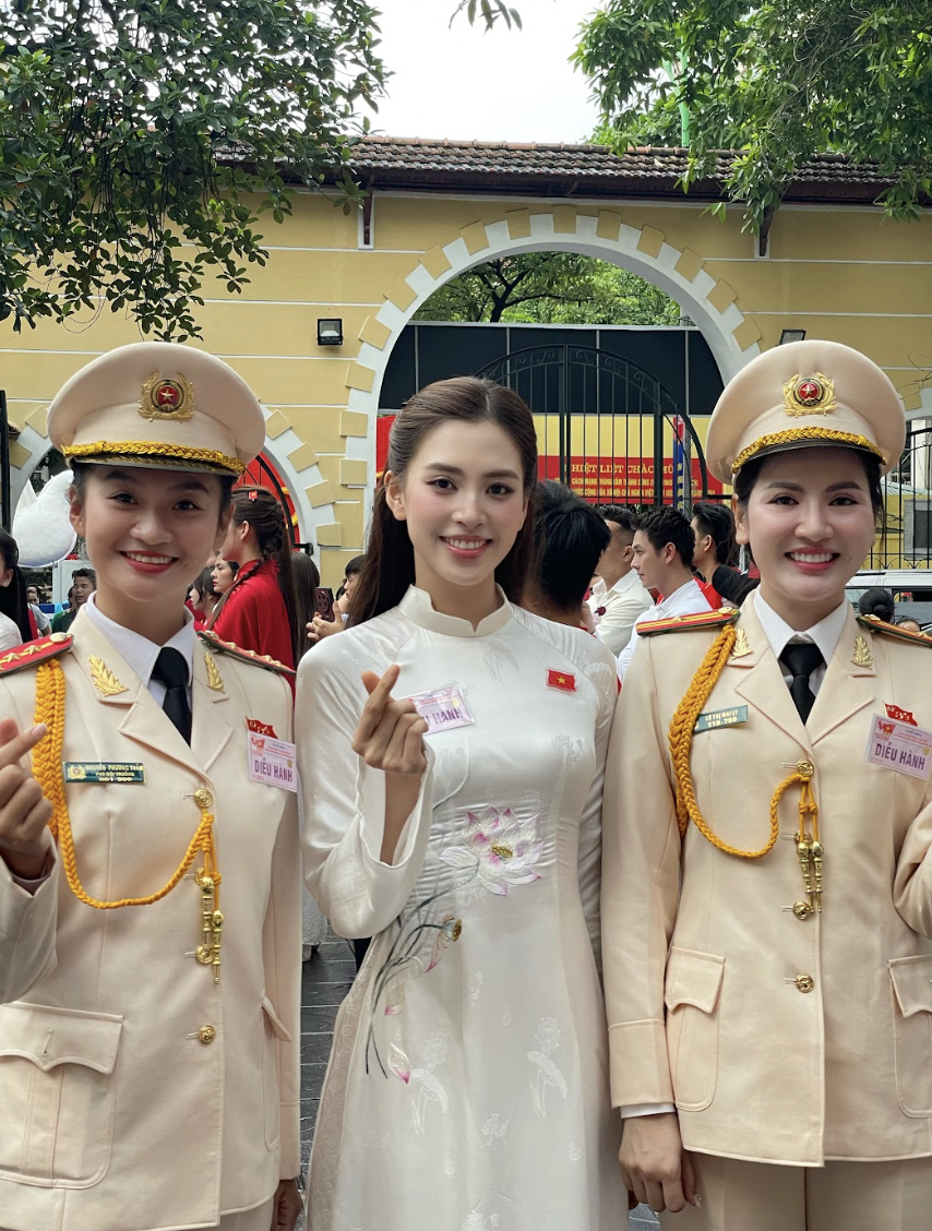 Hình ảnh đẹp của Hoa hậu Trần Tiểu Vy, Lương Thuỳ Linh tại Tổng duyệt A80- Ảnh 3. Hình ảnh đẹp của Hoa hậu Trần Tiểu Vy, Lương Thuỳ Linh tại Tổng duyệt A80- Ảnh 3.