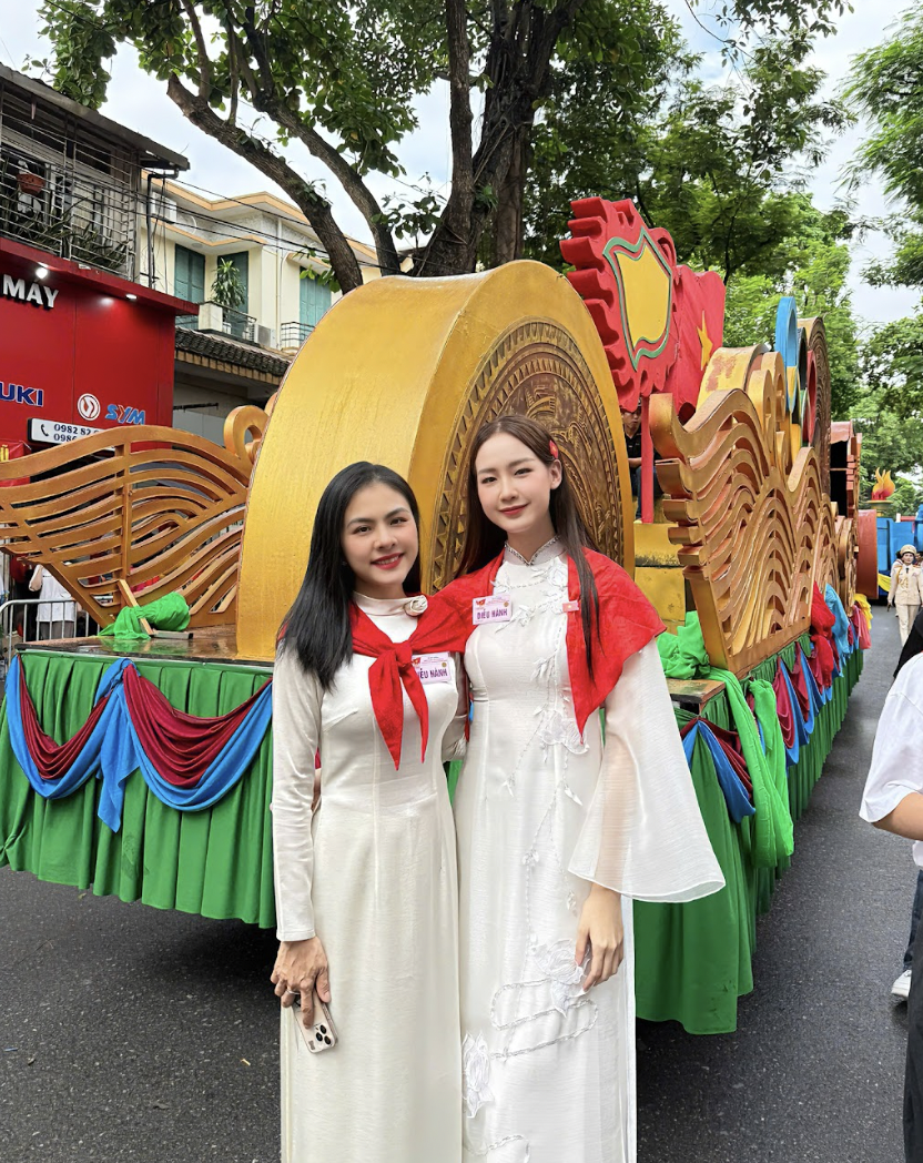 Hình ảnh đẹp của Hoa hậu Trần Tiểu Vy, Lương Thuỳ Linh tại Tổng duyệt A80- Ảnh 11. Hình ảnh đẹp của Hoa hậu Trần Tiểu Vy, Lương Thuỳ Linh tại Tổng duyệt A80- Ảnh 11.