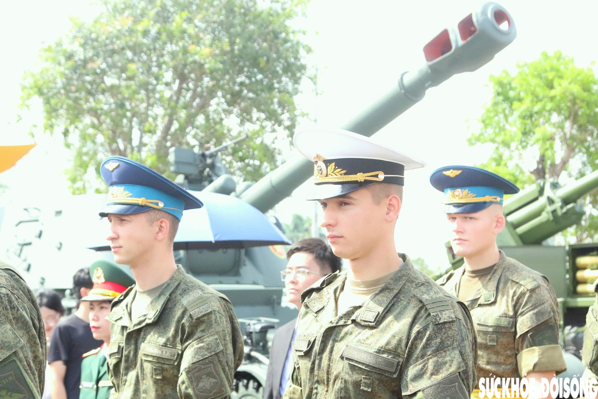 Quân nhân Nga, Lào, Campuchia chiêm ngưỡng khí tài của QĐND Việt Nam tại Triển lãm thành tựu đất nước- Ảnh 2. Quân nhân Nga, Lào, Campuchia chiêm ngưỡng khí tài của QĐND Việt Nam tại Triển lãm thành tựu đất nước- Ảnh 2.