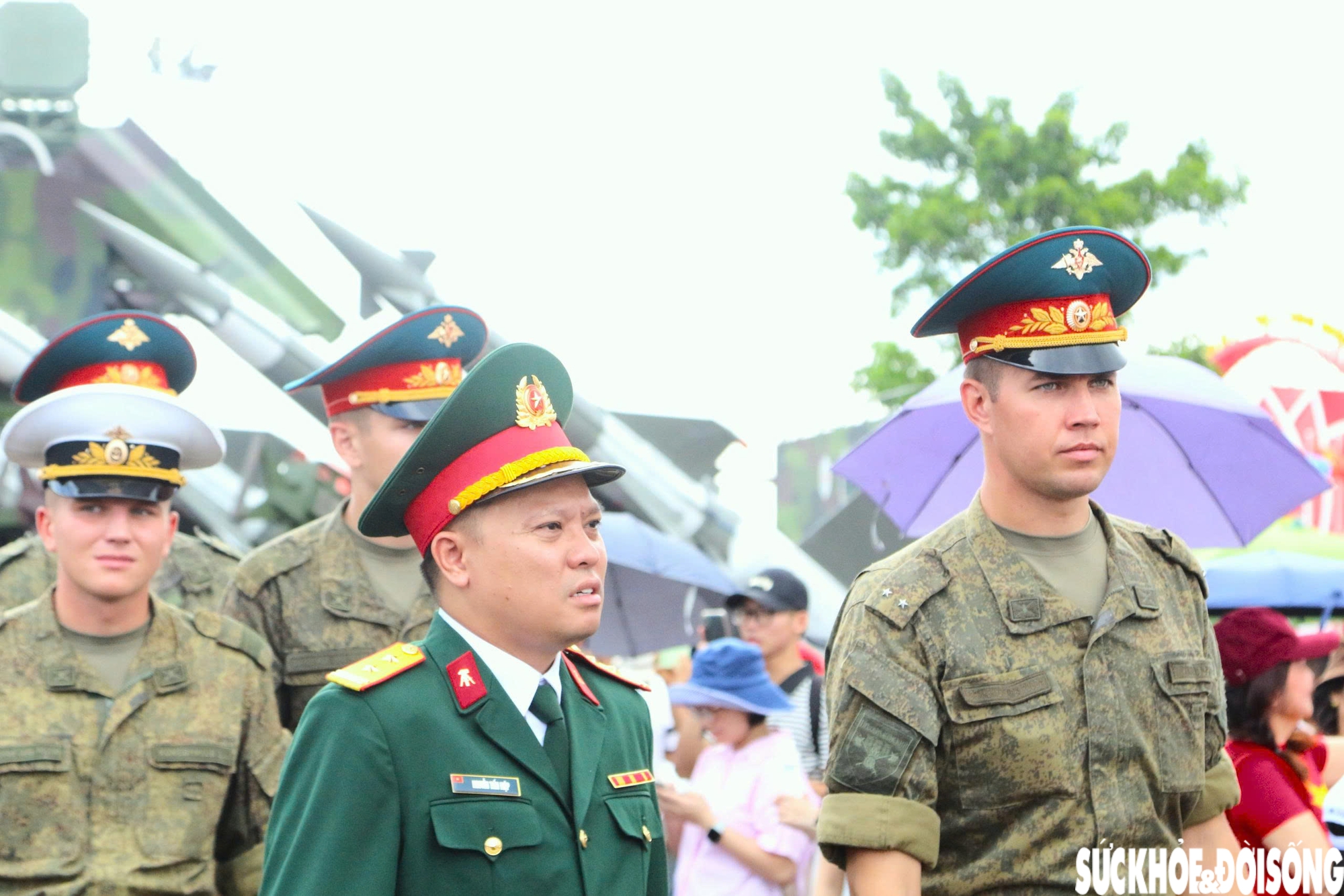 Quân nhân Nga, Lào, Campuchia chiêm ngưỡng khí tài của QĐND Việt Nam tại Triển lãm thành tựu đất nước- Ảnh 3. Quân nhân Nga, Lào, Campuchia chiêm ngưỡng khí tài của QĐND Việt Nam tại Triển lãm thành tựu đất nước- Ảnh 3.