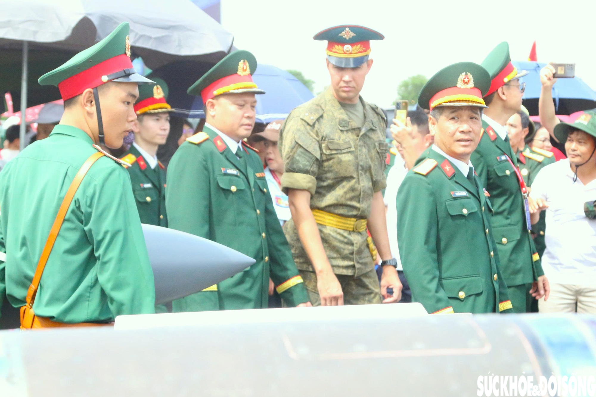 Quân nhân Nga, Lào, Campuchia chiêm ngưỡng khí tài của QĐND Việt Nam tại Triển lãm thành tựu đất nước- Ảnh 4. Quân nhân Nga, Lào, Campuchia chiêm ngưỡng khí tài của QĐND Việt Nam tại Triển lãm thành tựu đất nước- Ảnh 4.