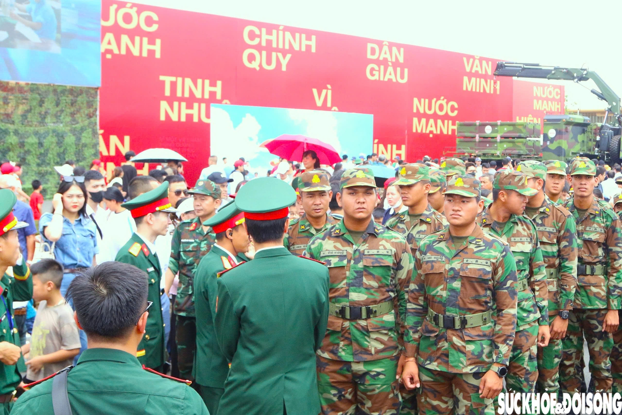 Quân nhân Nga, Lào, Campuchia chiêm ngưỡng khí tài của QĐND Việt Nam tại Triển lãm thành tựu đất nước- Ảnh 7. Quân nhân Nga, Lào, Campuchia chiêm ngưỡng khí tài của QĐND Việt Nam tại Triển lãm thành tựu đất nước- Ảnh 7.
