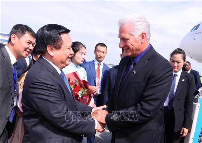 Bí thư thứ Nhất, Chủ tịch nước Cuba bắt đầu thăm cấp Nhà nước tới Việt Nam- Ảnh 1. Bí thư thứ Nhất, Chủ tịch nước Cuba bắt đầu thăm cấp Nhà nước tới Việt Nam- Ảnh 1.