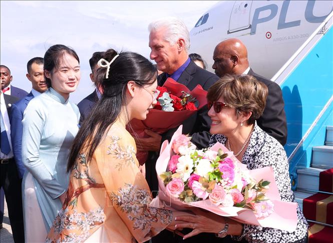 Bí thư thứ Nhất, Chủ tịch nước Cuba bắt đầu thăm cấp Nhà nước tới Việt Nam- Ảnh 2. Bí thư thứ Nhất, Chủ tịch nước Cuba bắt đầu thăm cấp Nhà nước tới Việt Nam- Ảnh 2.