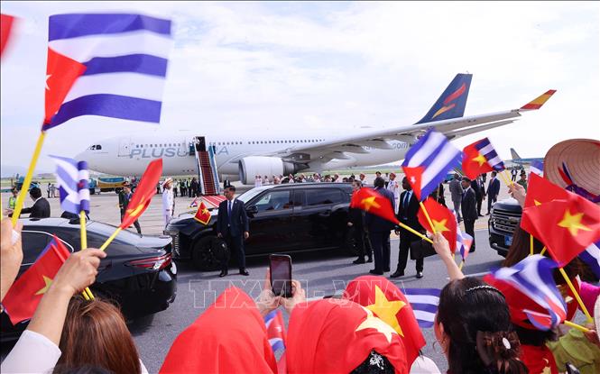 Bí thư thứ Nhất, Chủ tịch nước Cuba bắt đầu thăm cấp Nhà nước tới Việt Nam- Ảnh 6. Bí thư thứ Nhất, Chủ tịch nước Cuba bắt đầu thăm cấp Nhà nước tới Việt Nam- Ảnh 6.