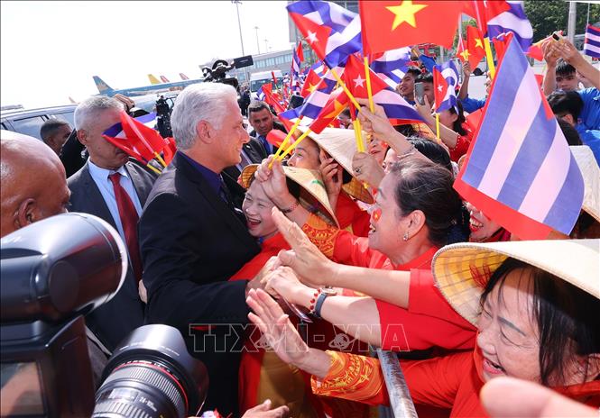 Bí thư thứ Nhất, Chủ tịch nước Cuba bắt đầu thăm cấp Nhà nước tới Việt Nam- Ảnh 4. Bí thư thứ Nhất, Chủ tịch nước Cuba bắt đầu thăm cấp Nhà nước tới Việt Nam- Ảnh 4.