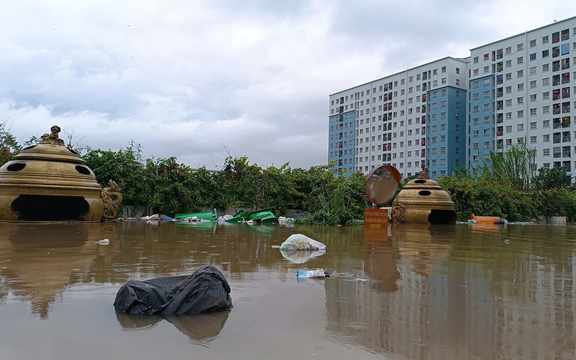 Lũ trên các sông dâng cao, cảnh báo ngập úng vùng trũng thấp Hà Nội