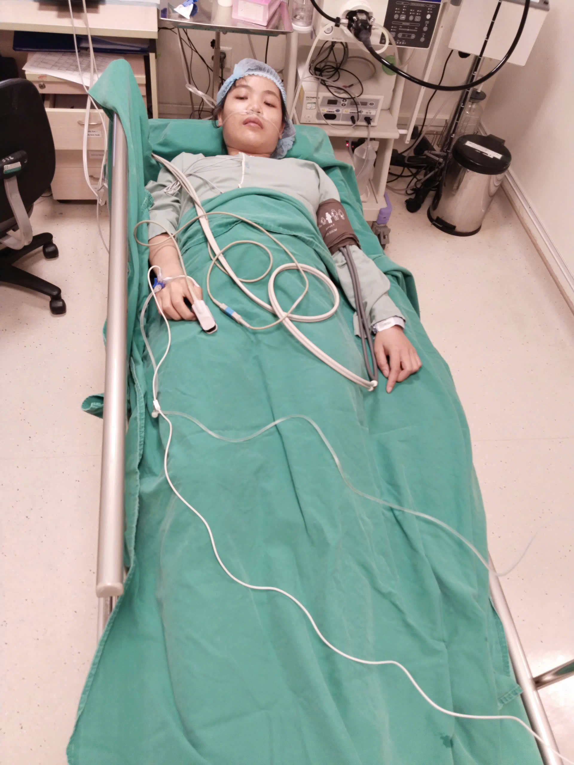 Nữ bác sĩ 28 tuổi bị xơ gan giai đoạn cuối mong được sống để giúp đỡ người khác như cách từng được nhận- Ảnh 1. Nữ bác sĩ 28 tuổi bị xơ gan giai đoạn cuối mong được sống để giúp đỡ người khác như cách từng được nhận- Ảnh 1.