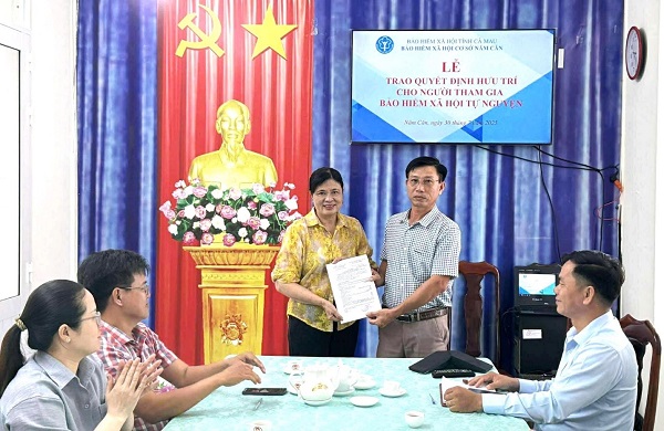 Tham gia BHXH đủ 15 năm, nhiều người vui mừng được nhận lương hưu theo quy định mới- Ảnh 1. Tham gia BHXH đủ 15 năm, nhiều người vui mừng được nhận lương hưu theo quy định mới- Ảnh 1.