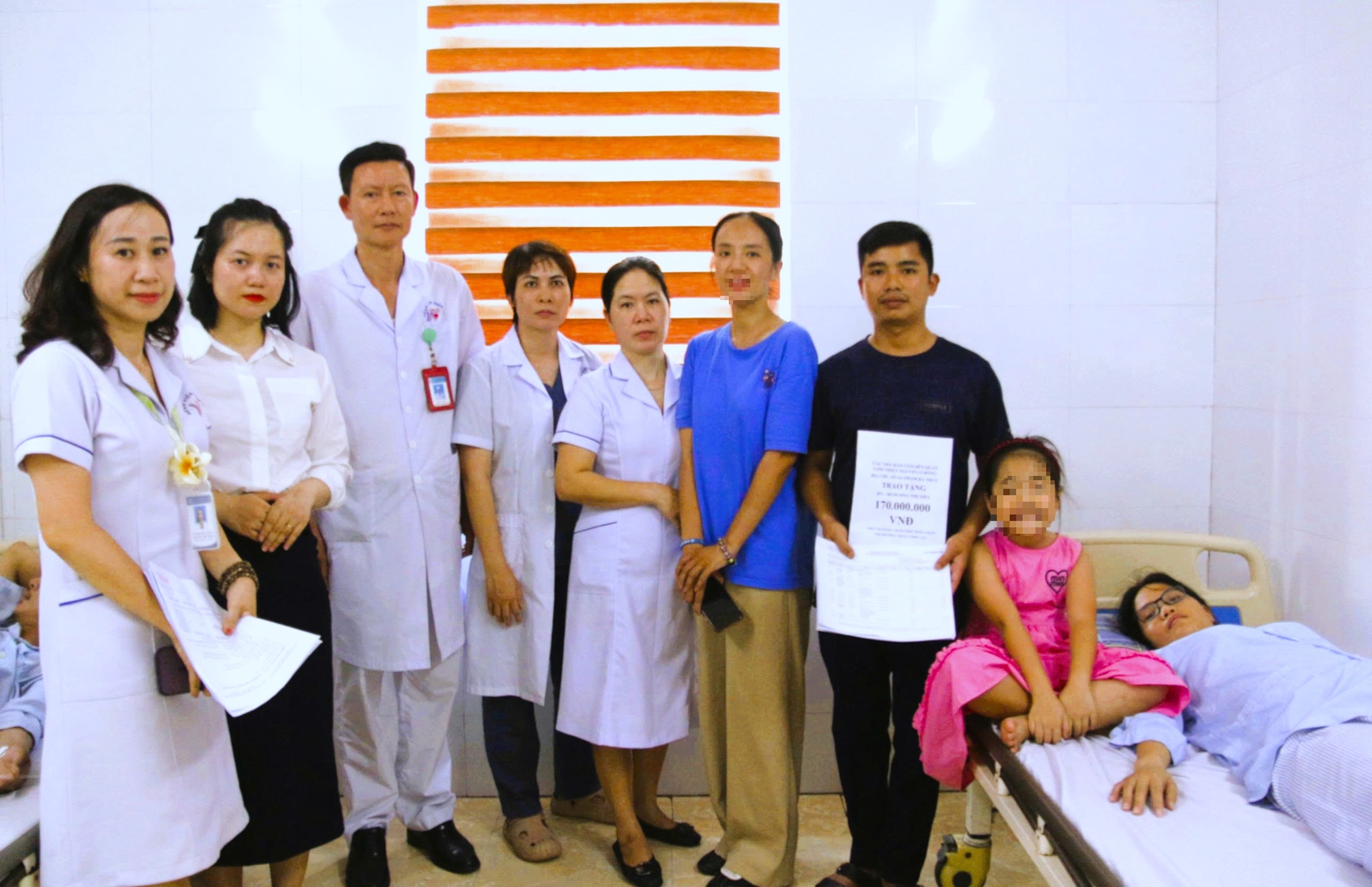 Nữ bác sĩ 28 tuổi bị xơ gan giai đoạn cuối mong được sống để giúp đỡ người khác như cách từng được nhận- Ảnh 2. Nữ bác sĩ 28 tuổi bị xơ gan giai đoạn cuối mong được sống để giúp đỡ người khác như cách từng được nhận- Ảnh 2.