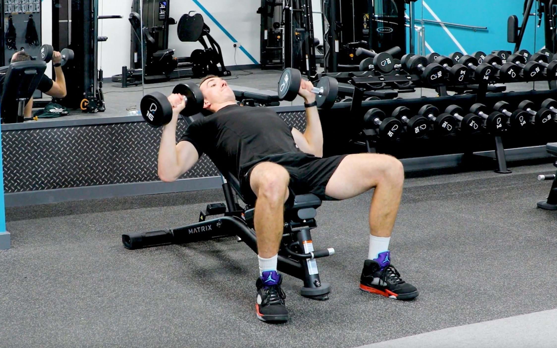 5 bài tập ngực giúp tăng cơ nhiều hơn chống đẩy sau 50 tuổi
