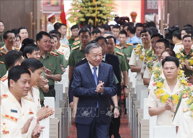 Tổng Bí thư gặp mặt điển hình tiên tiến dự Đại hội thi đua 'Vì An ninh Tổ quốc' lần thứ 9- Ảnh 1.