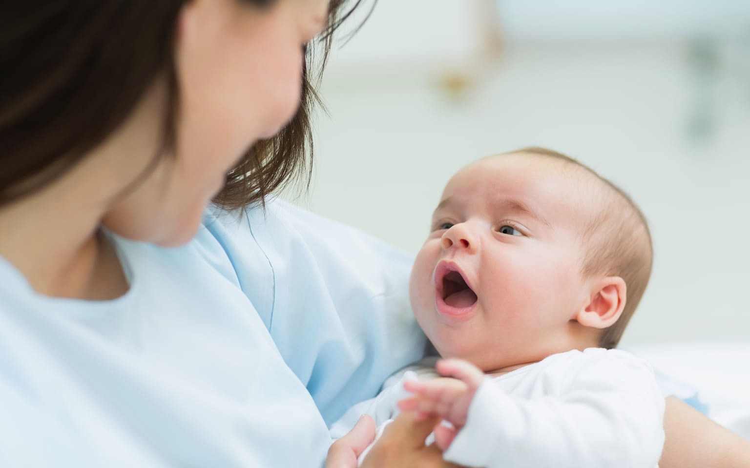 [Infographic] Vì sao nên nuôi con bằng sữa mẹ hoàn toàn trong 6 tháng đầu?