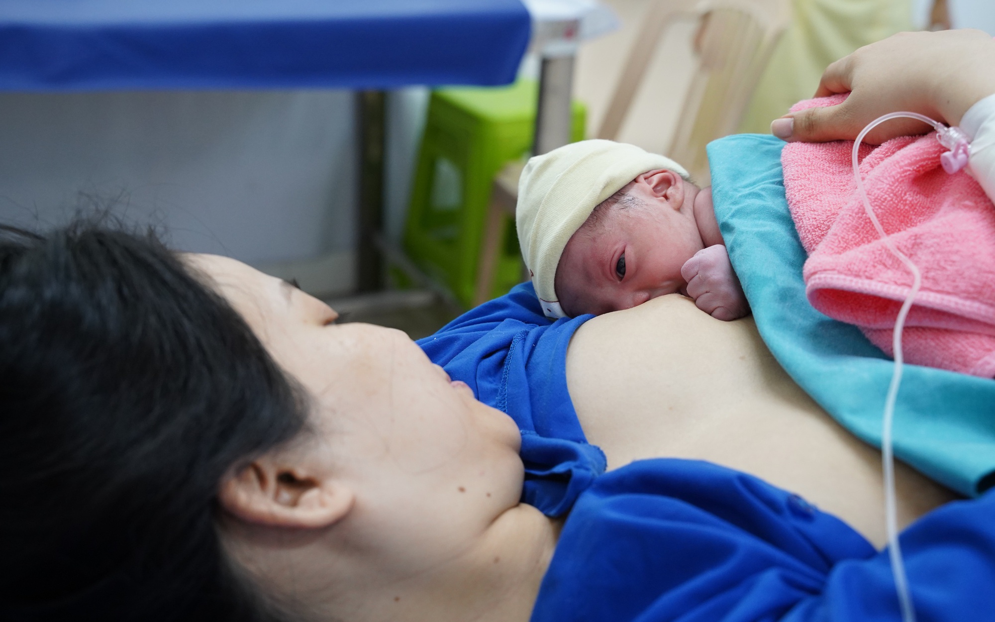 Vai trò của sữa mẹ trong từng giai đoạn phát triển của trẻ nhỏ