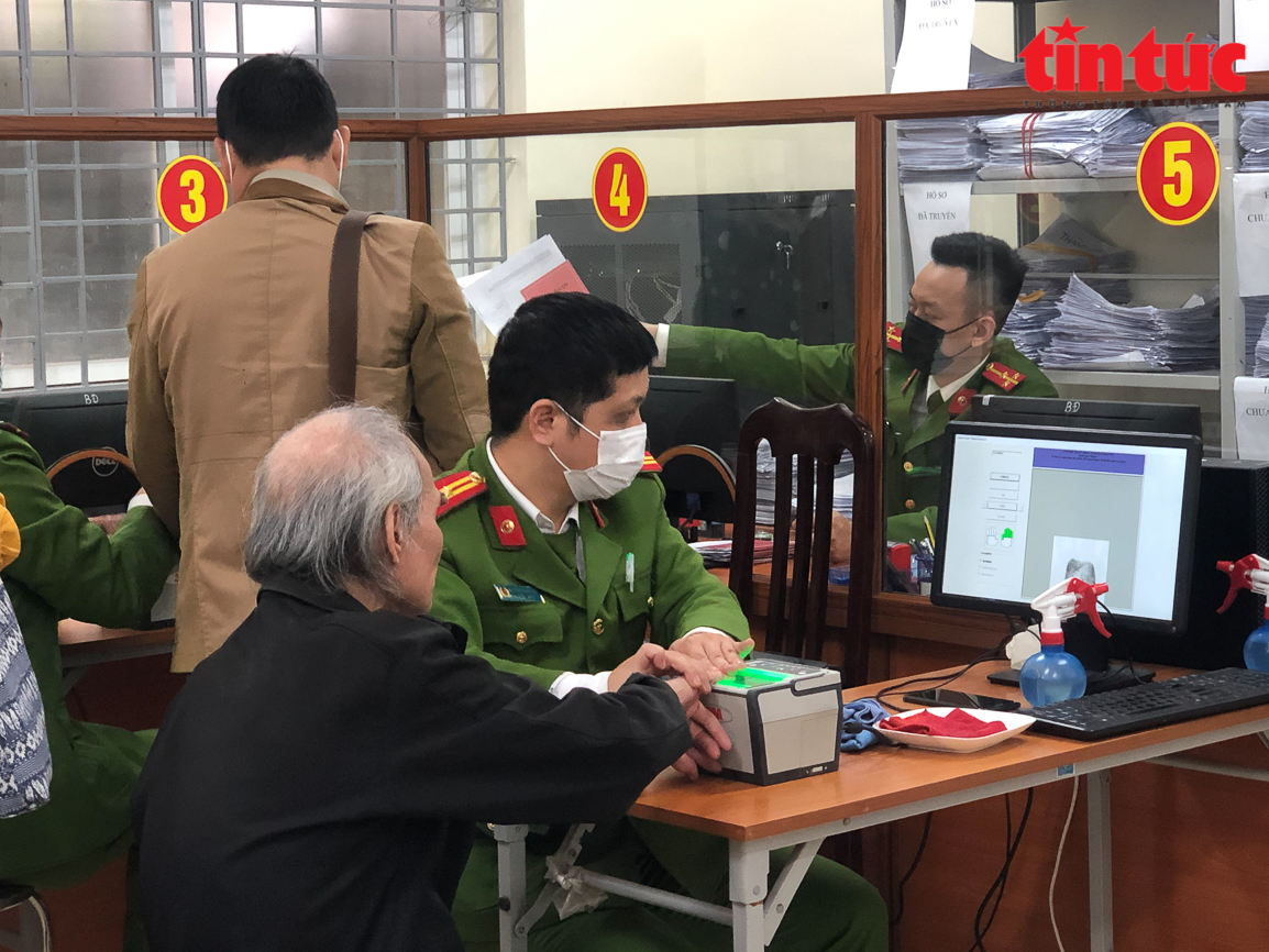 Sử dụng số định danh cá nhân thay thế mã số BHXH từ ngày 1/8/2025- Ảnh 1. Sử dụng số định danh cá nhân thay thế mã số BHXH từ ngày 1/8/2025- Ảnh 1.