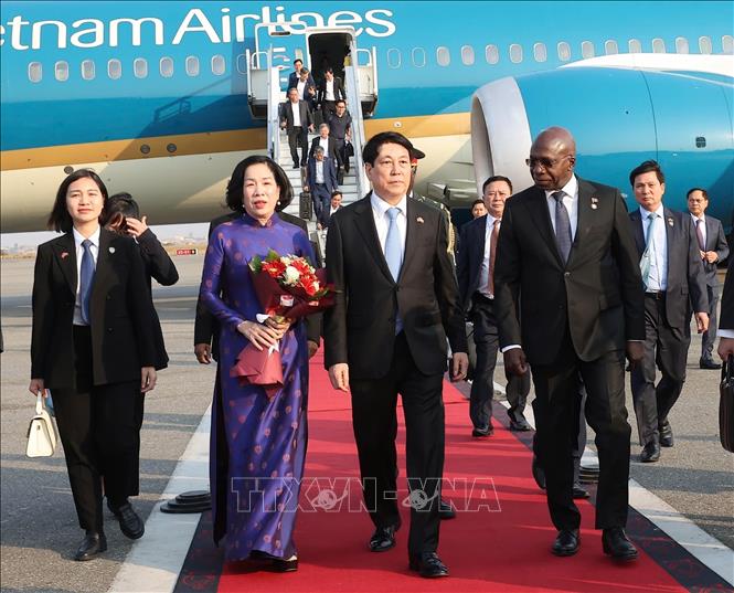 Chủ tịch nước Lương Cường đến Luanda, bắt đầu chuyến thăm cấp Nhà nước tới Cộng hòa Angola- Ảnh 2.