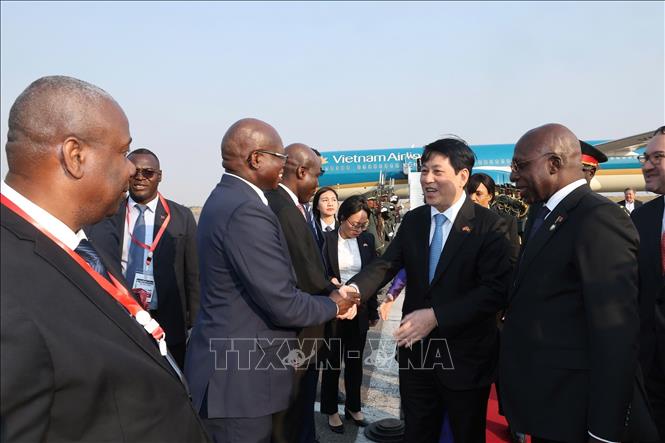 Chủ tịch nước Lương Cường đến Luanda, bắt đầu chuyến thăm cấp Nhà nước tới Cộng hòa Angola- Ảnh 3.