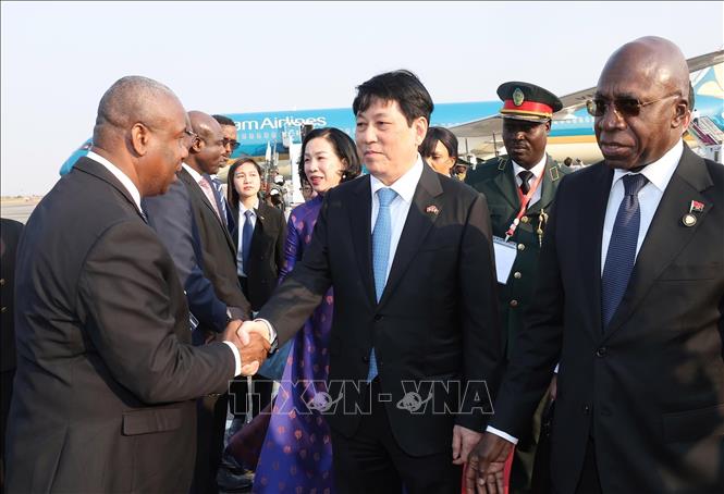 Chủ tịch nước Lương Cường đến Luanda, bắt đầu chuyến thăm cấp Nhà nước tới Cộng hòa Angola- Ảnh 4.